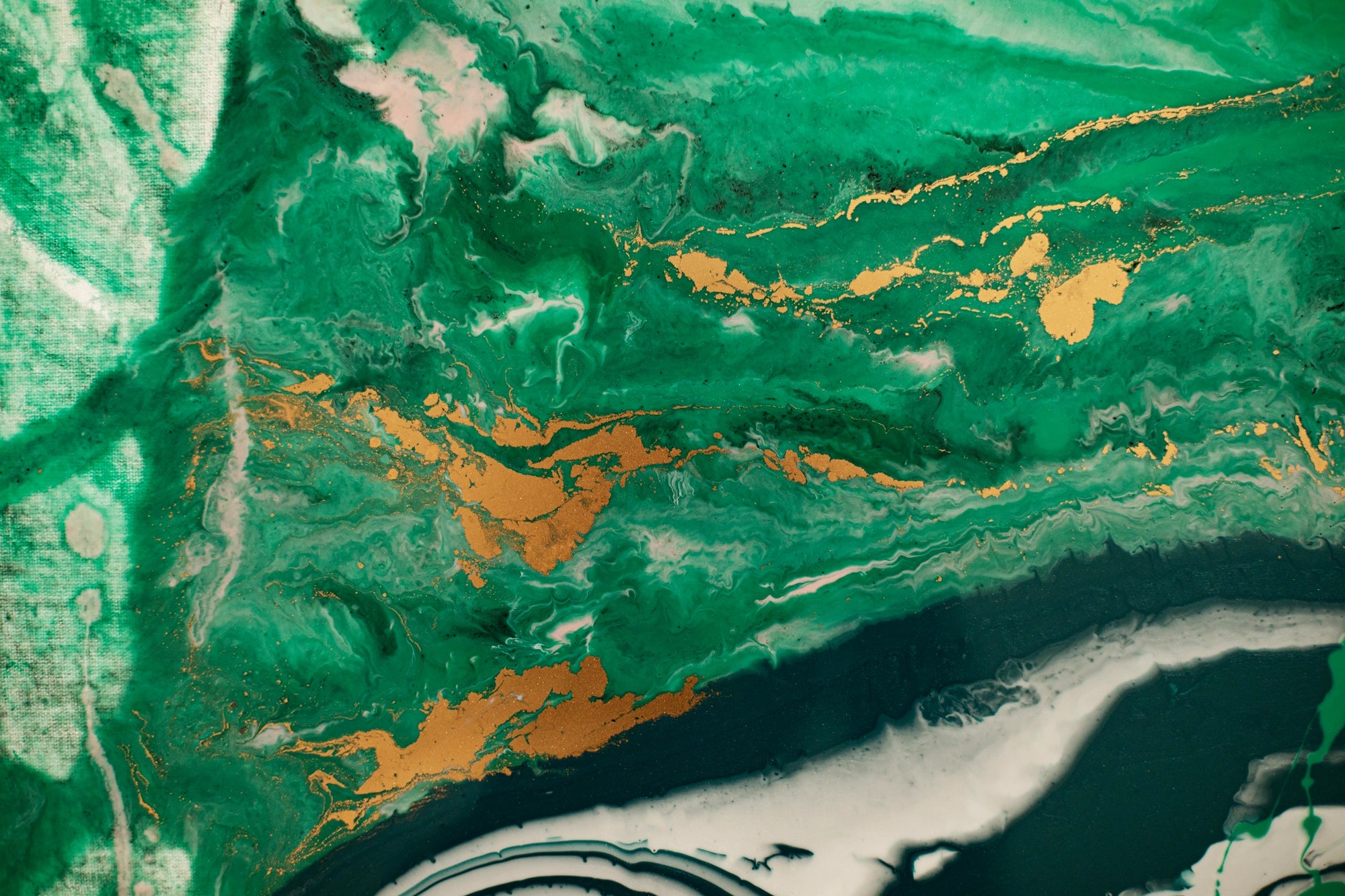 FX5 Flexible Marble panel in vivid green jade with gold veining – Dunya Home Design