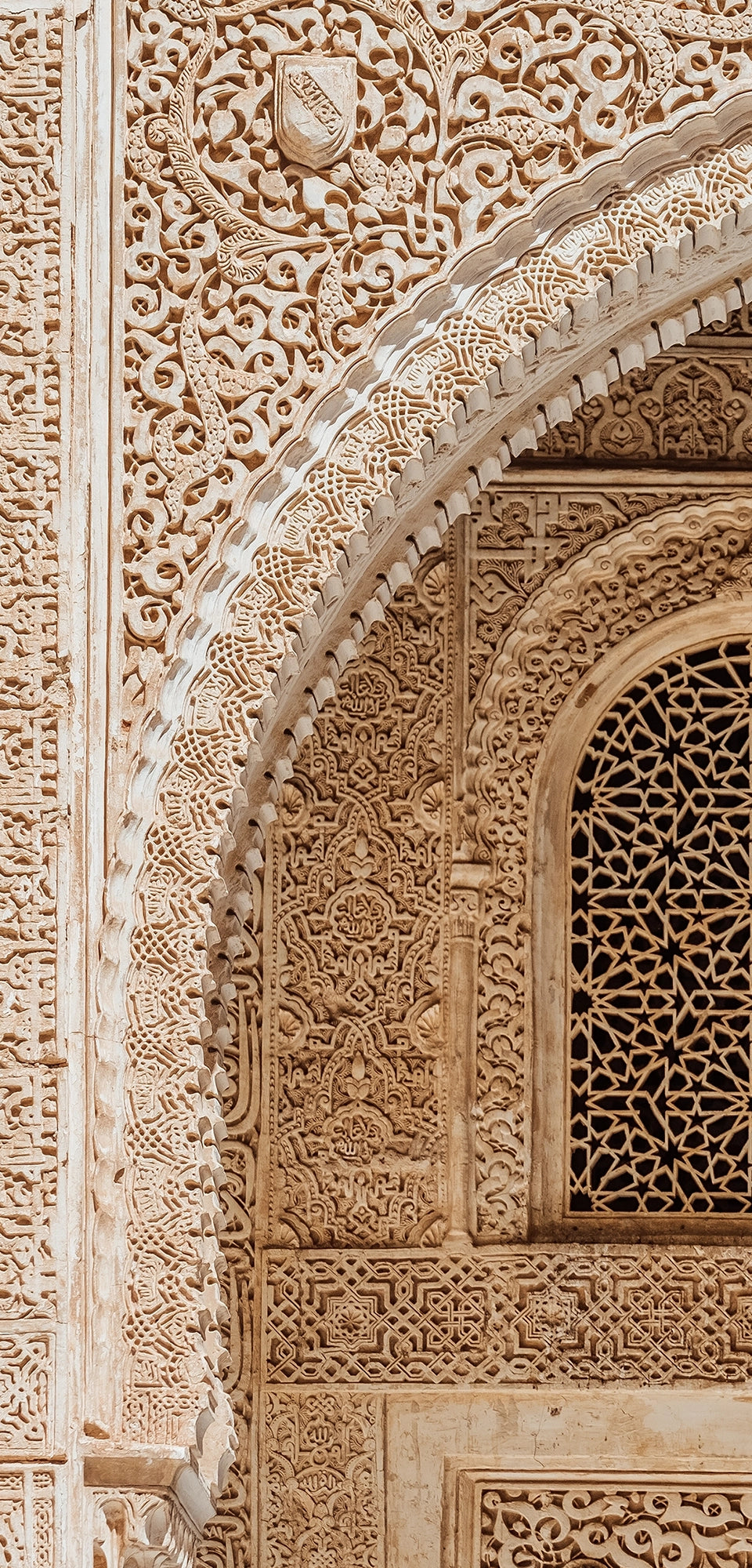 FX‑184 Arabesque Filigree Marble flexible marble panel showcasing a symmetrical Moorish arch motif filled with intricate, lace‑like arabesque carving in warm sandstone‑beige hues, by Dunya Home Design.

