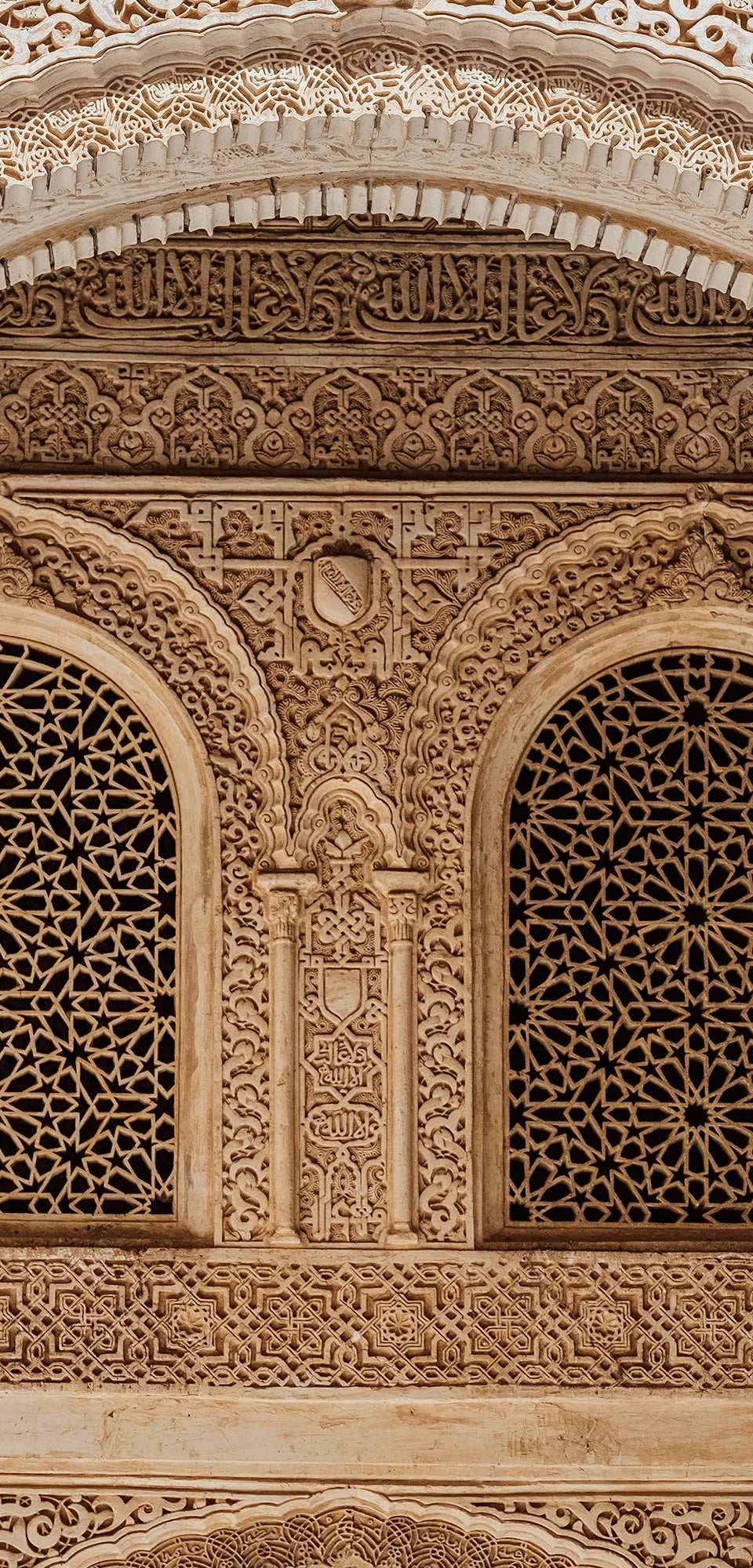 FX‑184 Arabesque Filigree Marble flexible marble panel showcasing a symmetrical Moorish arch motif filled with intricate, lace‑like arabesque carving in warm sandstone‑beige hues, by Dunya Home Design.
